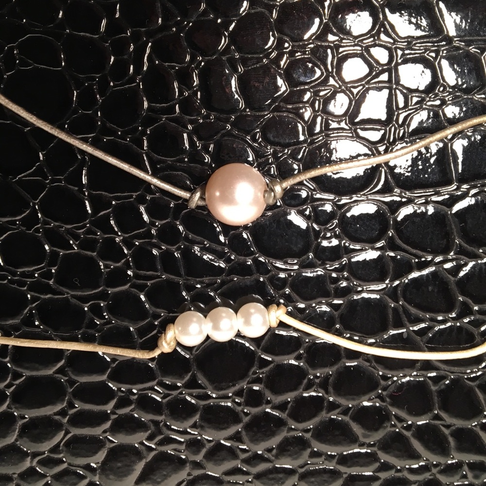 2 pearl necklaces